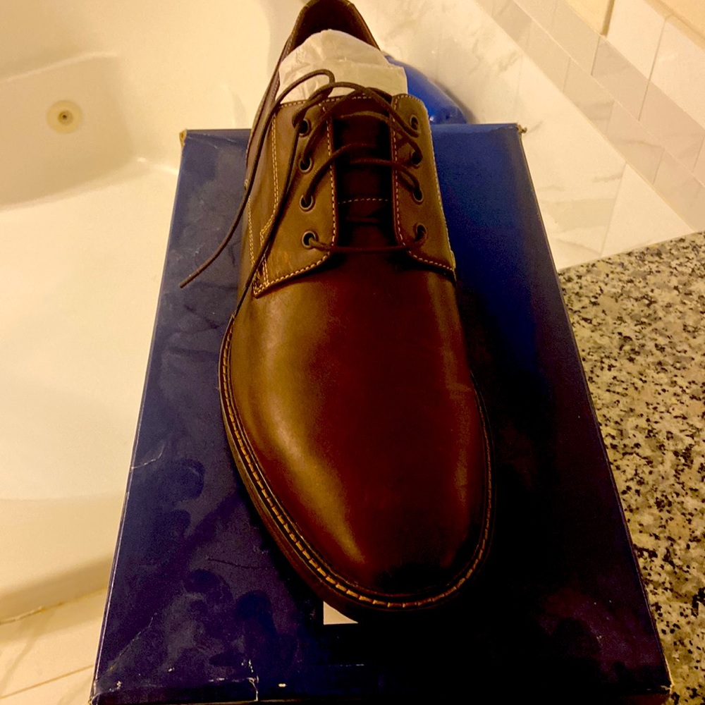 New w/ tags Mens Johnston & Murphy shoes